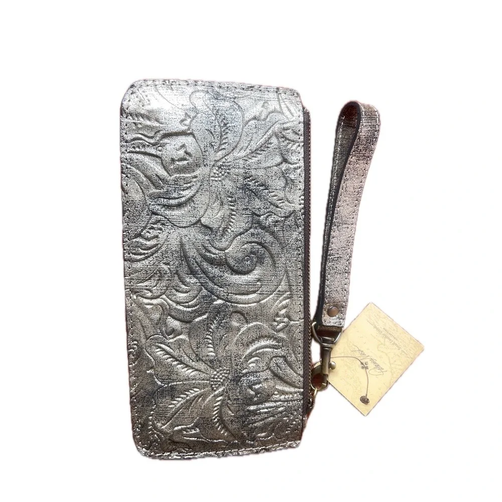 Patricia Nash‎ Wristlet Women's OS Gold New Floral Embossed Leather P556194